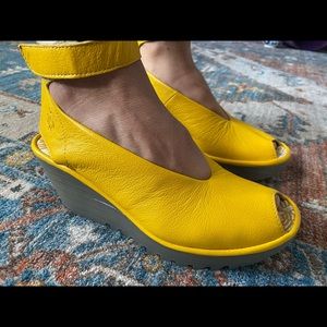 Bran new Fly London mustard size 38 (7.5/8)